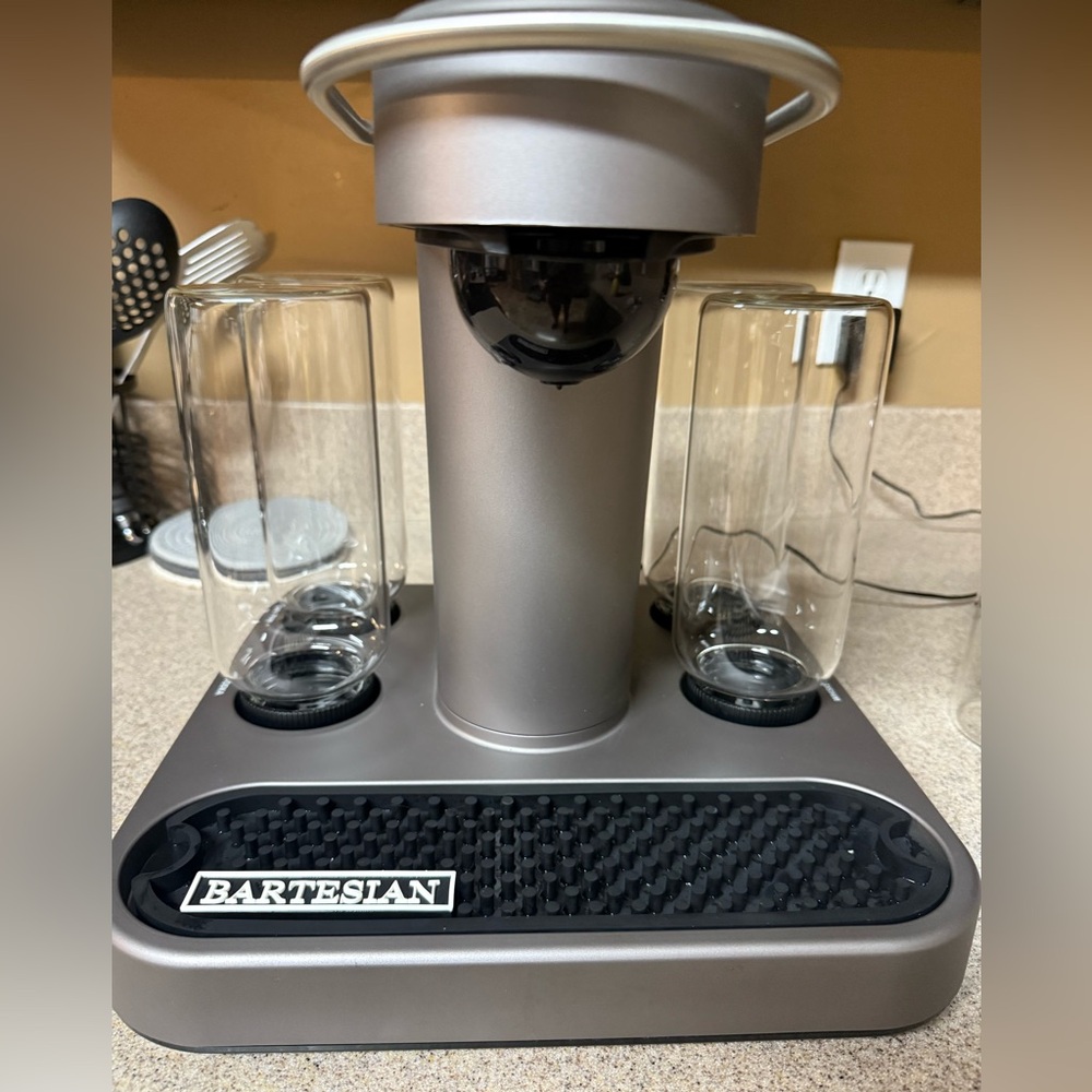 Bartesian drink maker